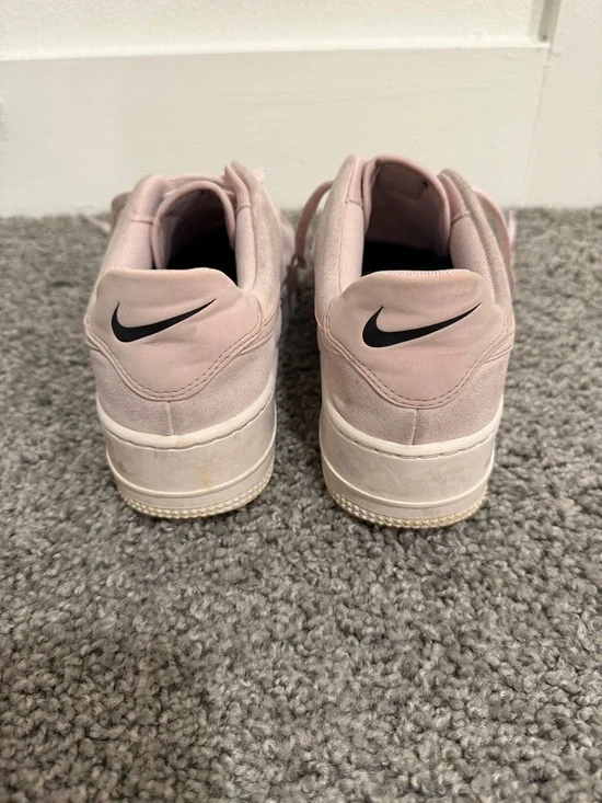 Nike Air Force 1 Low-Top Sneakers in Light Pink Suede - Picture 6 of 8